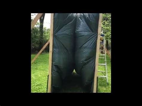Inflatable squeeze tunnel
